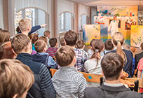 Сторонники «Единой России» помогли организовать представление для воспитанников специальной школы