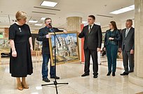 На выставке «Золотое Подмосковье» в Мособлдуме представлена картина Саввино-Сторожевского монастыря в Звенигороде