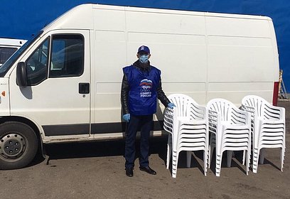 Волонтёры привезли стулья для сотрудников инфекционного госпиталя на базе КВЦ «Патриот»