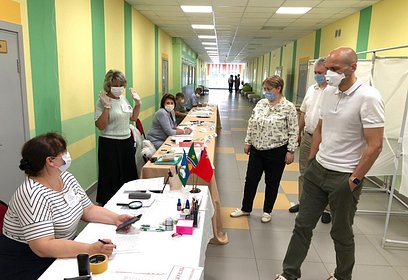 Лариса Лазутина и Дмитрий Голубков проверили работу участков для голосования в Одинцовском округе