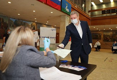 Андрей Иванов проголосовал на участке в одинцовском Доме офицеров