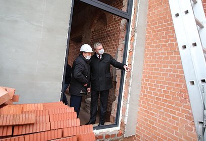 Андрей Иванов проверил ход реконструкции Звенигородского манежа