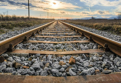 Железная дорога — источник повышенной опасности!