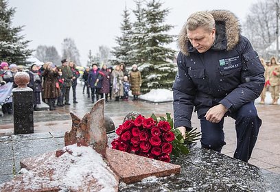 Андрей Иванов возложил цветы к мемориалам Великой Отечественной войны в Иславском и Дунино
