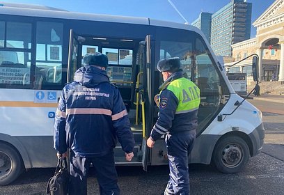 Техническое состояние автобусов проверили на привокзальной площади Одинцово