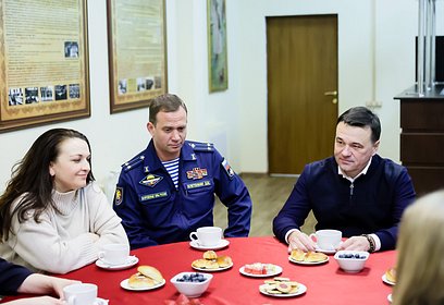 Губернатор Московской области Андрей Воробьев встретился с женами военнослужащих в Кубинке