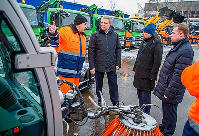 Андрей Иванов проверил готовность коммунальной техники к весенней уборке территории муниципалитета