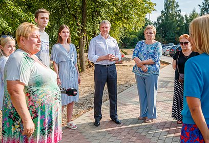 Андрей Иванов вместе с жителями проверил ход благоустройства у станции МЦД «Лесной Городок»