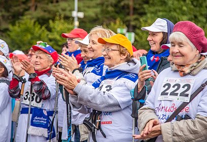 В Одинцовском парке культуры, спорта и отдыха прошел фестиваль северной ходьбы «Шагаем к долголетию»
