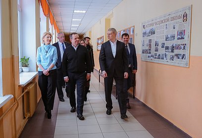 Андрей Иванов провел встречу с руководством Часцовской школы