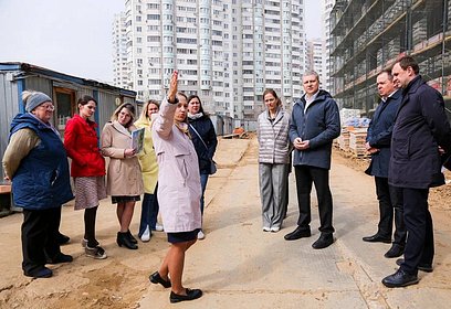 Андрей Иванов проинспектировал ход строительства детского сада в Новой Трёхгорке
