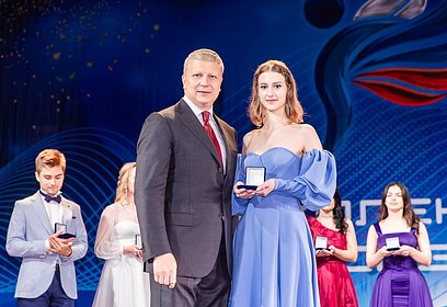 Андрей Иванов вручил награды «золотым» выпускникам школ Одинцовского округа