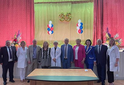 Депутаты Совета депутатов Одинцовского округа поздравили клинический центр «Юдино» с 35-летием