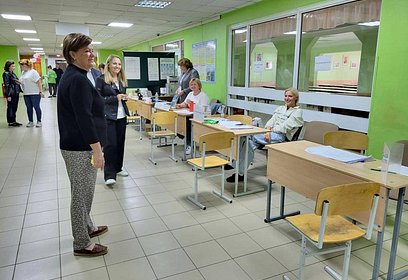 Лариса Лазутина проверила избирательные участки в образовательном центре «Флагман»