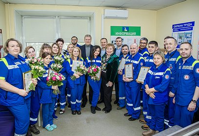 Глава Одинцовского округа поздравил сотрудников скорой помощи с Днем фельдшера