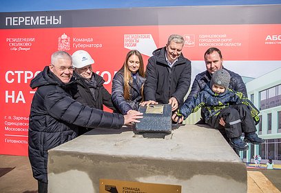 Андрей Иванов вместе с жителями Заречья заложил памятную капсулу в основание новой школы на 750 учеников