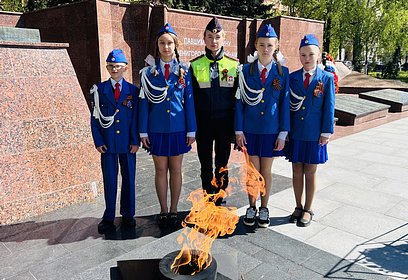 Одинцовские госавтоинспекторы и юные инспекторы движения провели в Звенигороде акцию ко Дню Победы