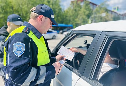 В Одинцовском округе сотрудники Госавтоинспекции напомнили водителям о правилах перевозки детей в автомобиле