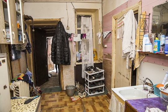 В Кубинке пять семей переехали из непригодного для проживания дома в новые квартиры