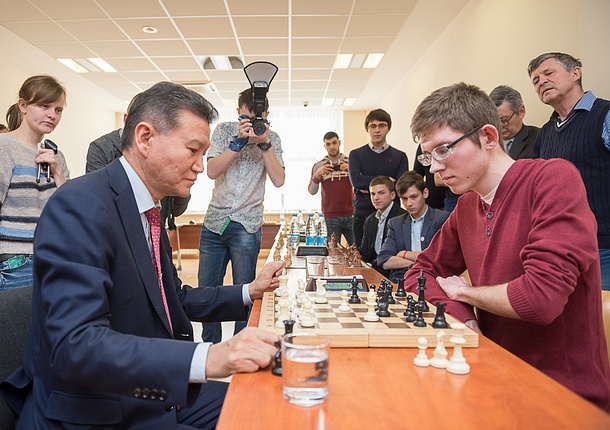 Кирсан Илюмжинов открыл шахматный клуб в одинцовском кампусе МГИМО