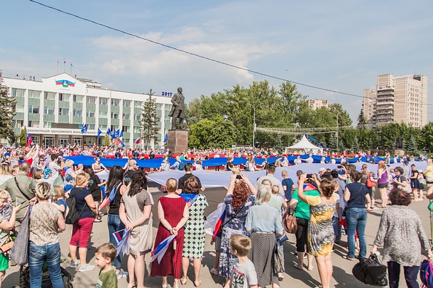 Более 1000 человек приняли участие во флешмобе в честь Дня Государственного флага, Август