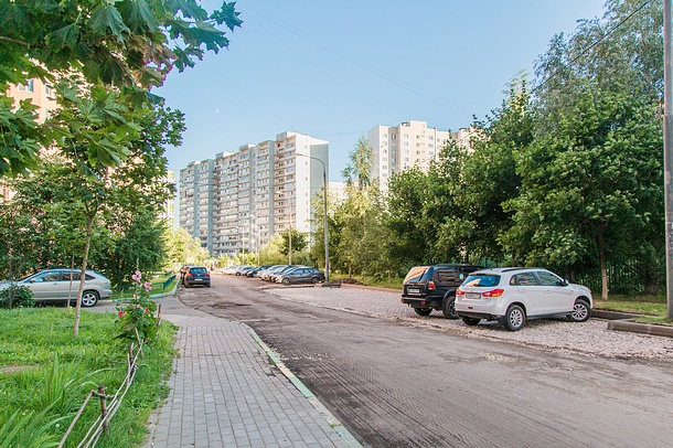 На улице Говорова в Одинцово приступили к созданию дополнительных парковок, Август