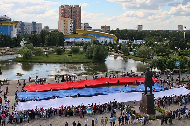 Самый большой в Подмосковье флаг России будет развернут 22 августа в центре Одинцово, Август