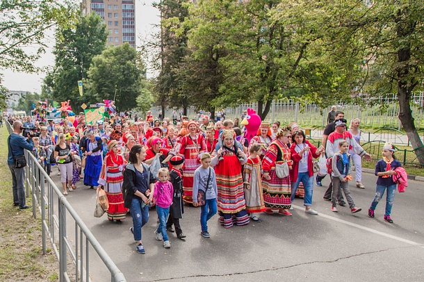 Карнавальное шествие дало старт празднованию 60-го дня рождения города Одинцово, Август