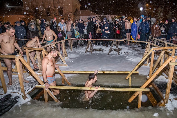 Более 5 тысяч человек приняли участие в крещенских купаниях в Одинцовском районе, Январь