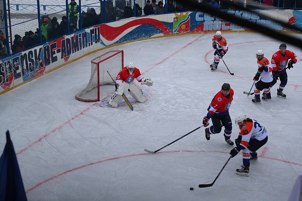 Команда главы Одинцовского района «Армада» сыграла с хоккейным клубом «Снежинка» из Горок-10, Январь