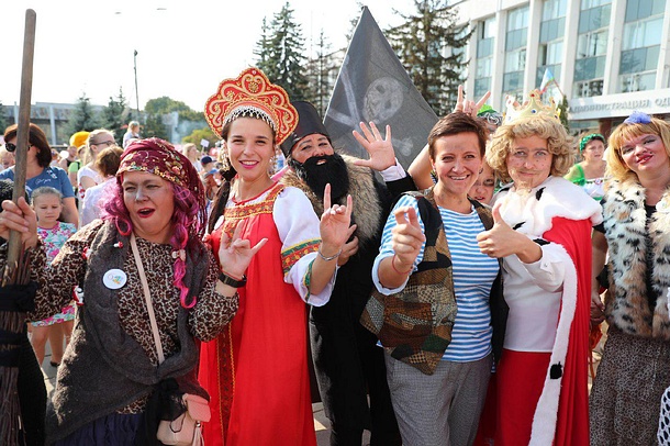 Карнавальное шествие состоялось в рамках празднования Дня города Одинцово, Карнавальное шествие состоялось в рамках празднования Дня города Одинцово