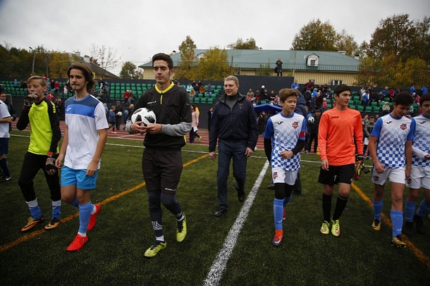Андрей Иванов открыл новый стадион в поселке Старом Городке, Андрей Иванов открыл новый стадион в поселке Старом Городке