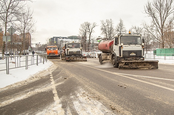 В Одинцовском районе ликвидируют последствия снегопада: дорожные и коммунальные службы муниципалитета переведены на усиленный режим работы, Февраль