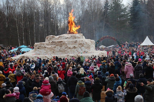 Более 15 000 человек отпраздновали Масленицу в Захарово, Более 15 000 человек отпраздновали Масленицу в Захарово
