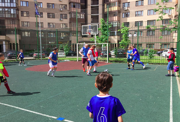 Футбольные матчи команд «Пап и детей» прошли в жилом комплексе «Гусарская Баллада», Июнь