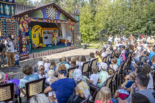 Более 15 тысяч человек стали гостями ежегодного фестиваля «Традиция» в усадьбе Захарово, Август