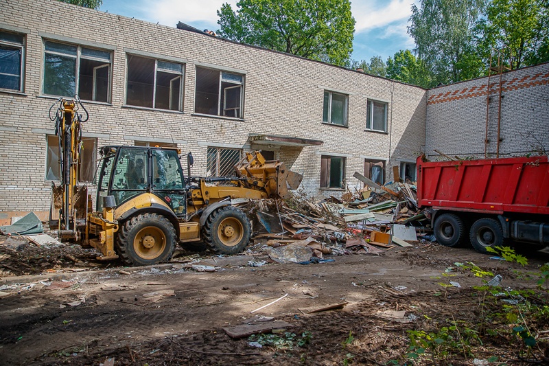 Реконструкция текст 2, Андрей Иванов оценил темп работ по реконструкции начальной школы в Лесном городке
