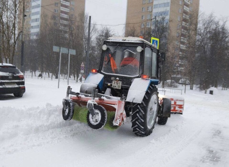 На дорогах муниципалитета снег убирают 101 единица техники, во дворах и на общественных территориях — более 300 единиц, Февраль