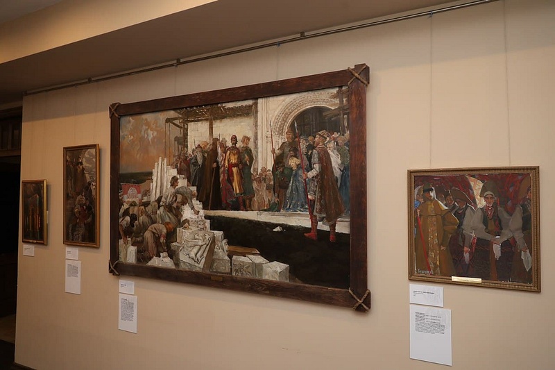 В экспозиции представлены работы молодых художников Российской академии живописи, Сентябрь