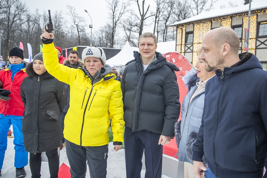 Партийцы поприветствовали участников 52-й Манжосовской лыжной гонки в Одинцово, Январь