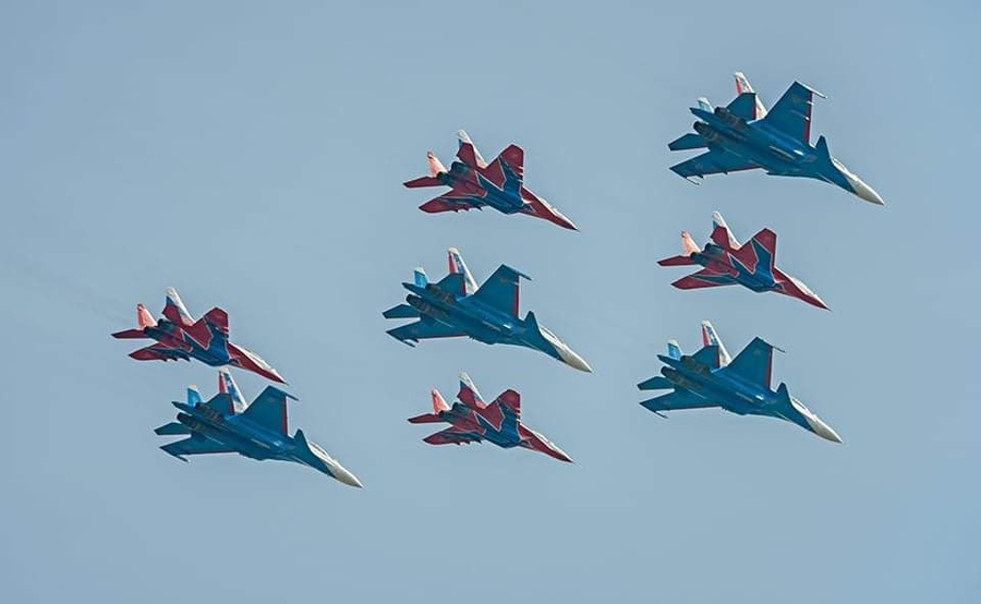 В состав ЦПАТ входят две авиационные группы высшего пилотажа «Русские Витязи» и «Стрижи», Март