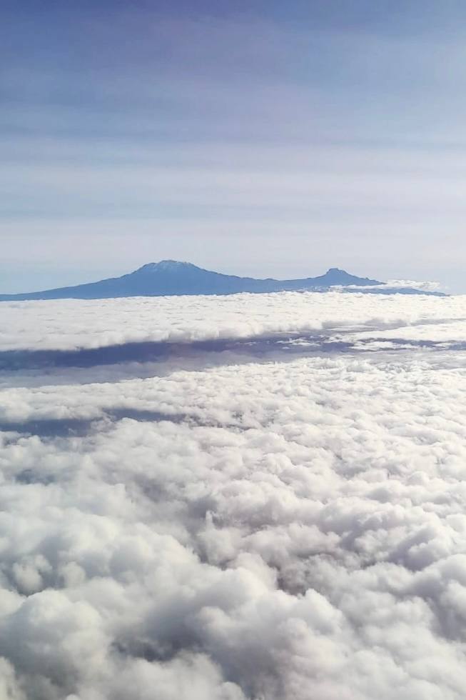 Высочайшая вершина Африканского континента — вулкан Килиманджаро, пик Ухуру, Июль