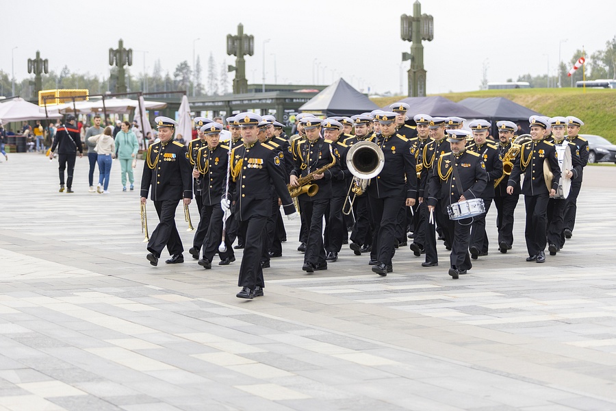На Соборной площади Главного храма Вооружённых Сил Российской Федерации 20 августа состоялся заключительный большой концерт сезона «Военные оркестры в парках — 2022», Август