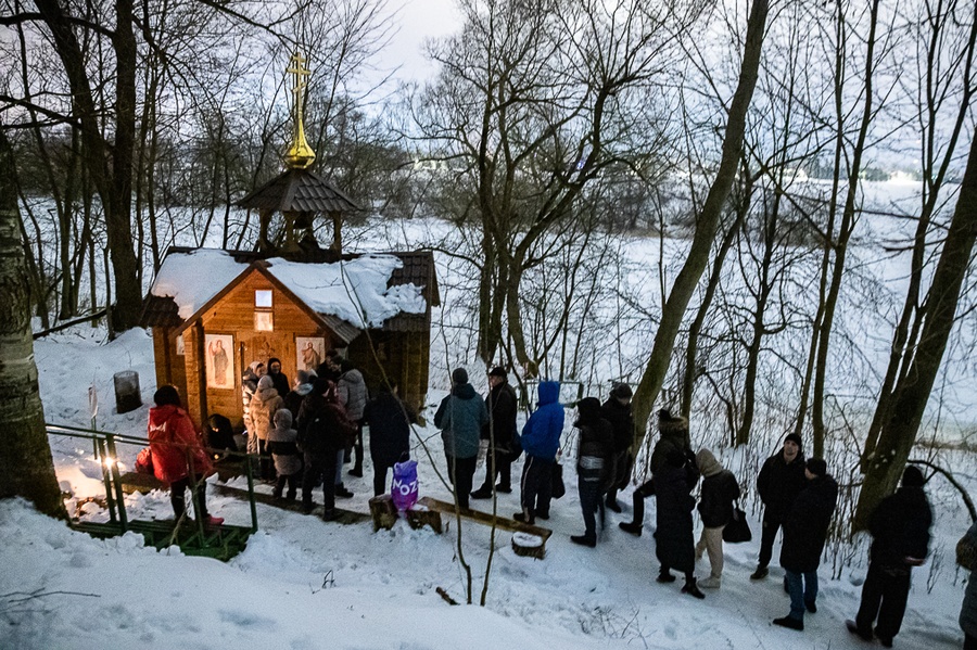 В Одинцовском округе в ночь с 18 на 19 января свыше 6400 человек приняли участие в крещенских купаниях, Январь