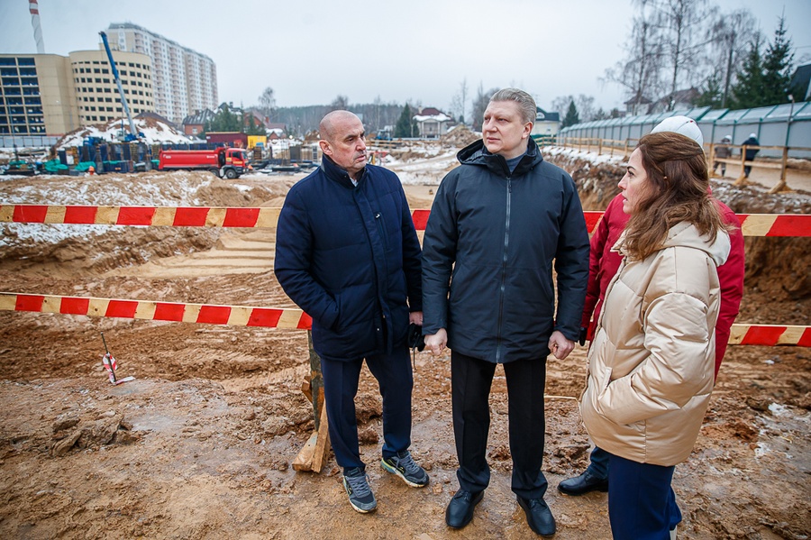 Андрей Иванов проверил ход строительства школы на 550 учеников в Немчиновке, Январь