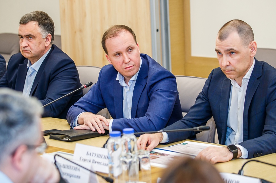 VLR s, Организацию работ по уборке общественных территорий обсудили в ходе еженедельного совещания Андрея Иванова