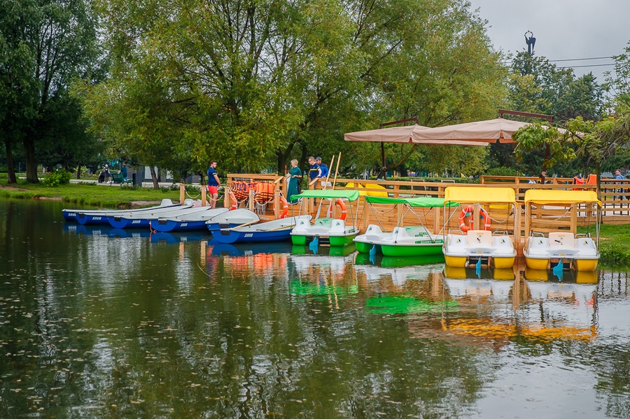 Лодки текст 1, Глава Одинцовского городского округа Андрей Иванов открыл лодочную станцию у пруда на Центральной площади города