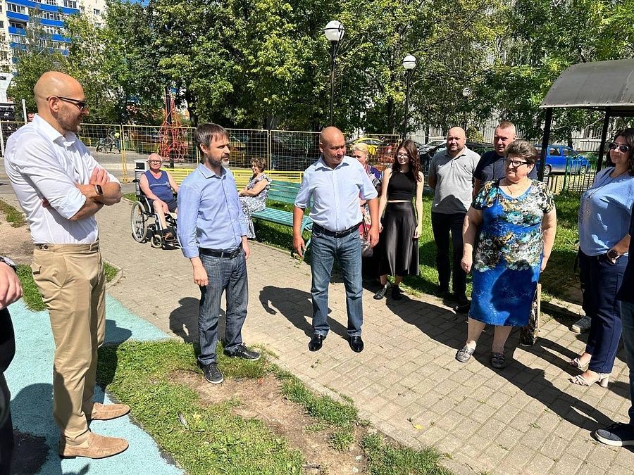 Дмитрий Голубков осмотрел новую детскую площадку в Новоивановском, Август