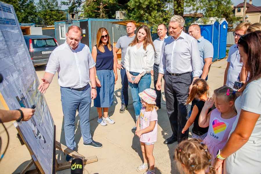 VLR s 2, Глава Одинцовского округа Андрей Иванов вместе с жителями проверил ход строительства новой школы на 550 учеников в поселке Горки-2