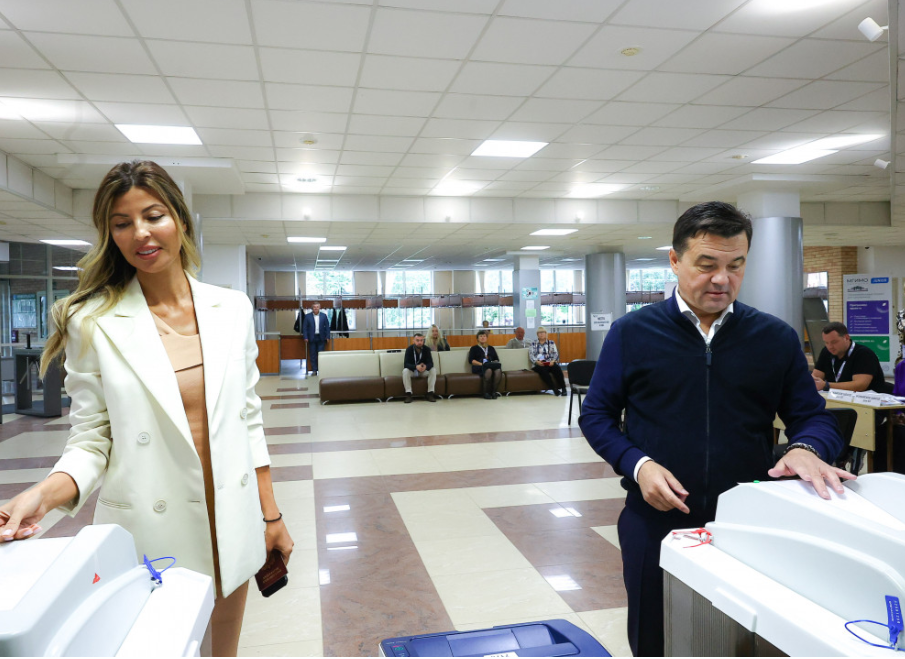 Губернатор текст 3, Андрей Воробьев проголосовал на избирательном участке в Одинцовском кампусе МГИМО